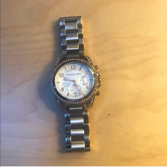 Michael Kors rose gold trim and silver watch - Picture 1 of 2